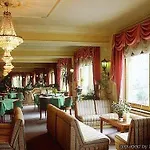 Golden Walls Hotel 