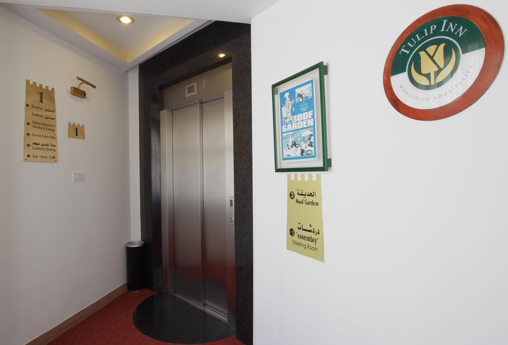 Hotel Golden Walls