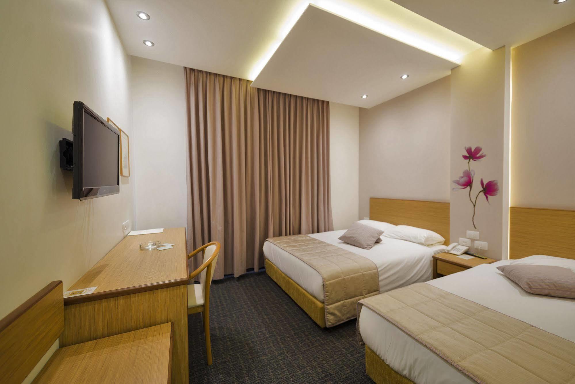 Golden Walls Hotel 3*
